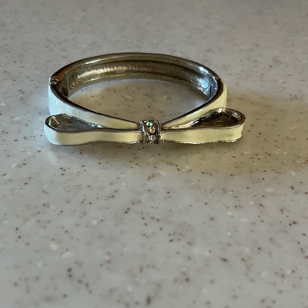 Bow bracelet